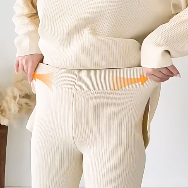 Nore | Ежедневен комплект от две части с пуловер с V-образно деколте и цепка